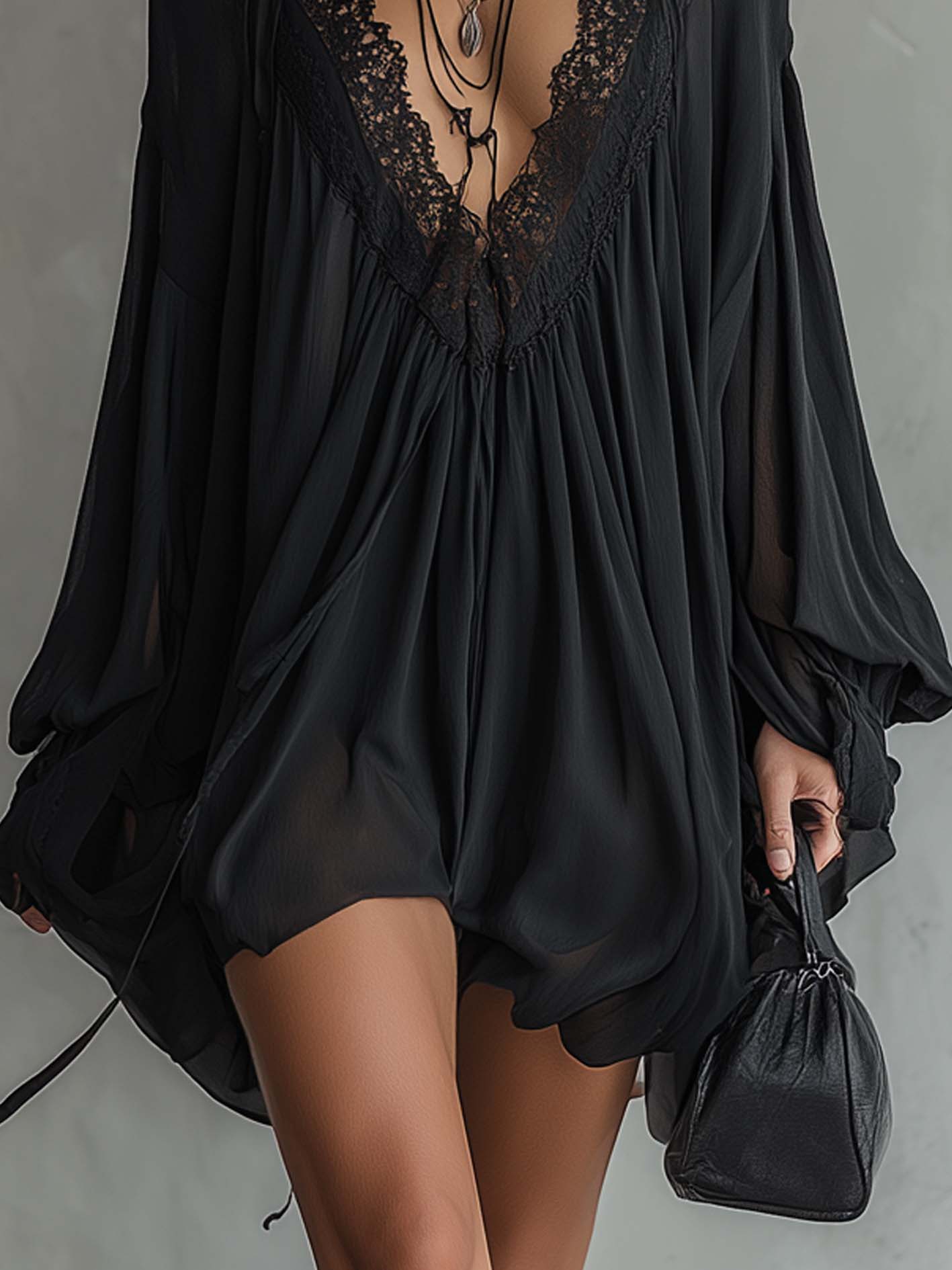 Elina | Vestido mini halter de chiffon con encaje