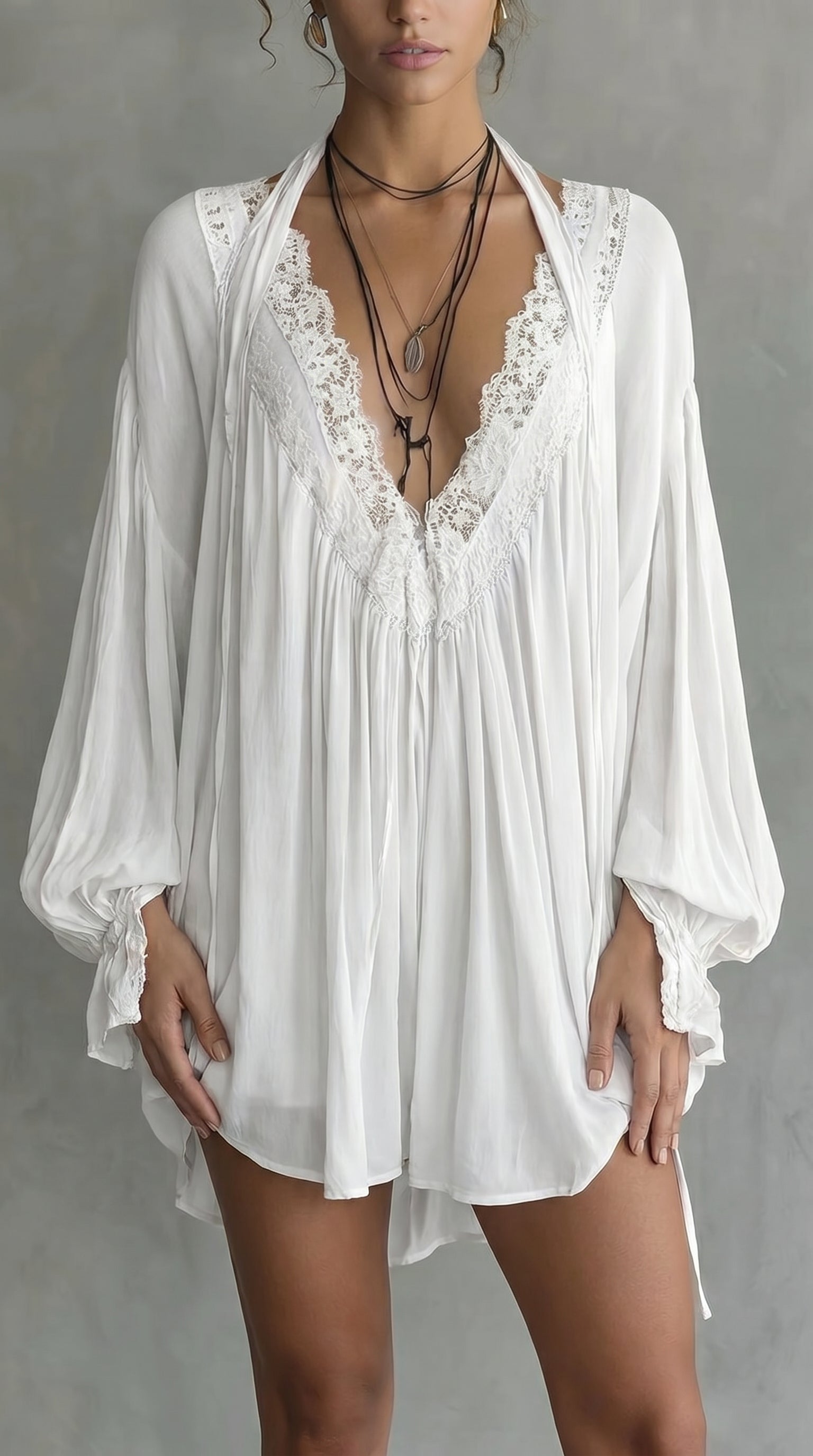 Elina | Vestido mini halter de chiffon con encaje